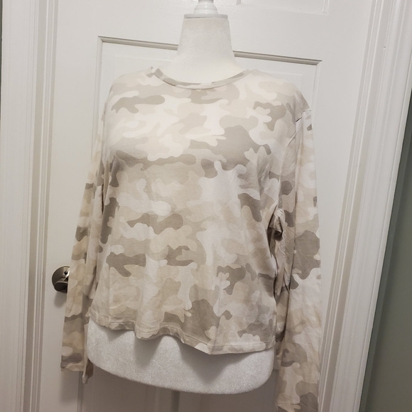 NWT GAP Beige Camo Print L/Sleeve Crop Top Tee Size XXL, Casual 100% Cotton - Picture 5 of 9